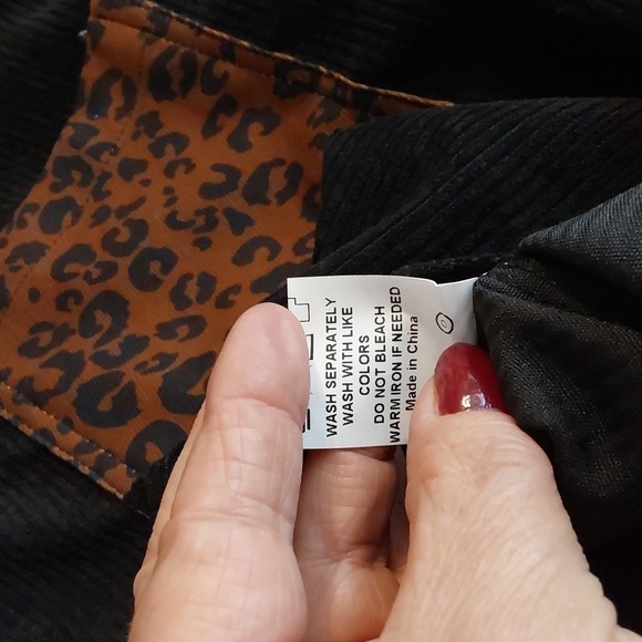Boutique- Black Corduroy Top W/ Animal Print Leopard  Button Down edgy mod Sz.XL - Picture 8 of 8